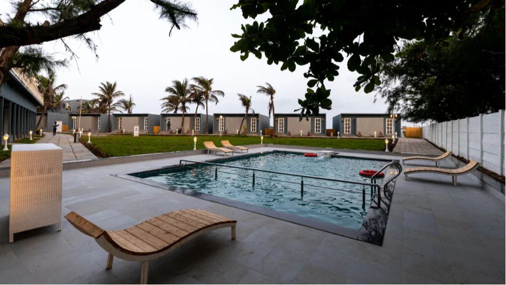 Swimming pool
